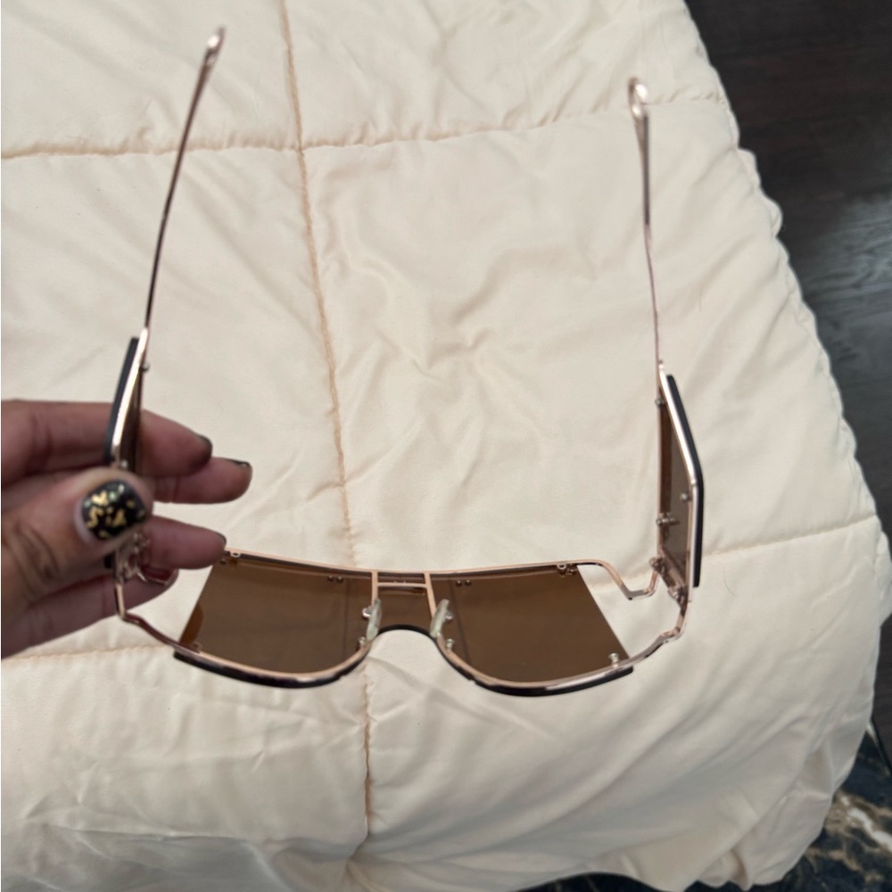 Sunglasses - Picture 4 of 4